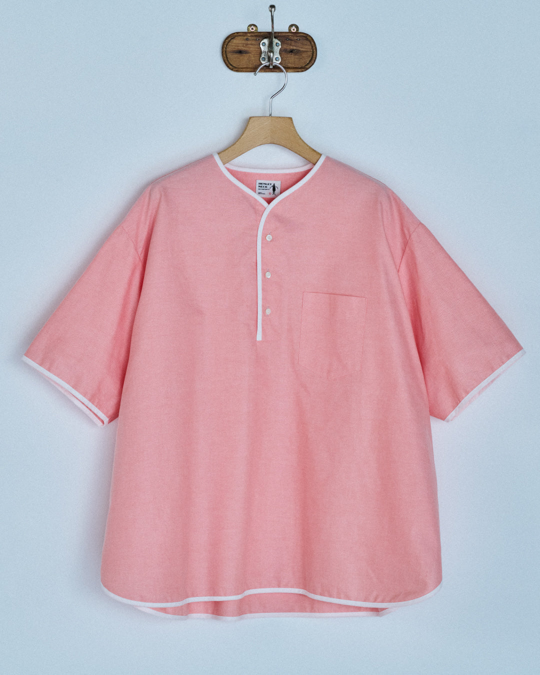 Henley Neck / Allen Sidogras