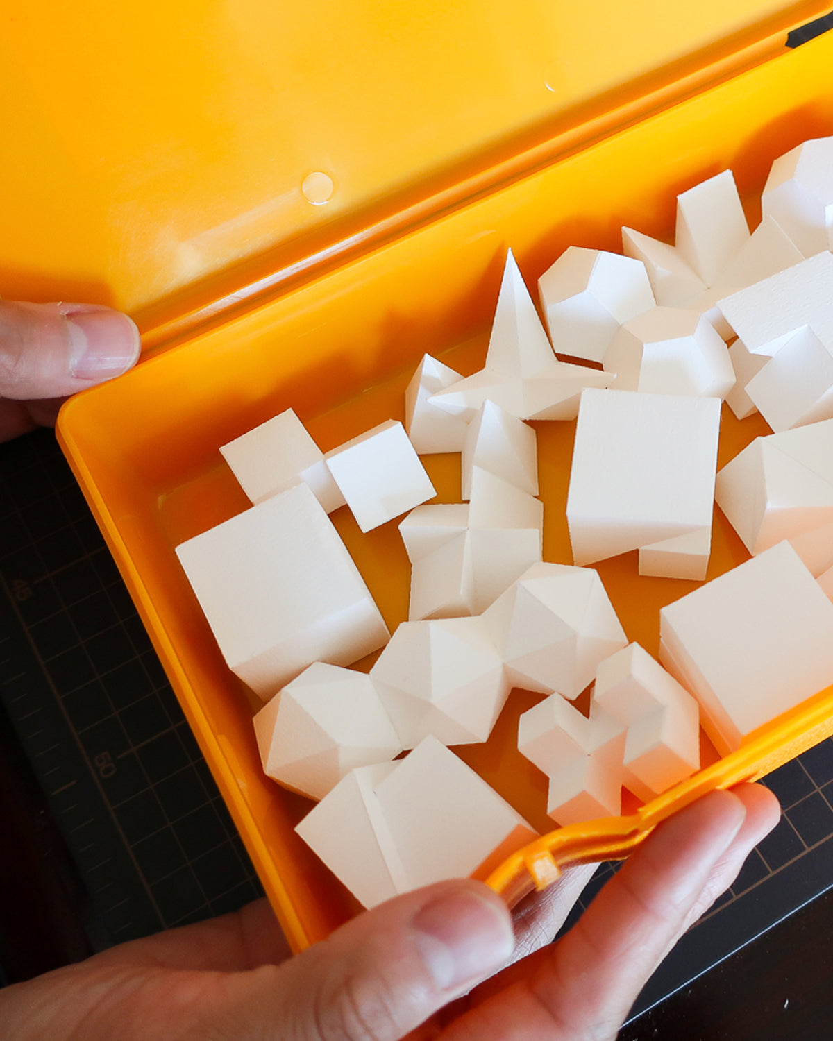 WORKING HANDS: Maho Motoyama