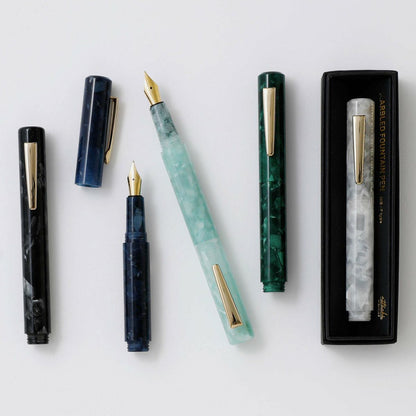 Marbled Fountain Pen / attaché
