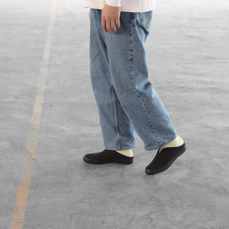 Slit Mule / Black Mono