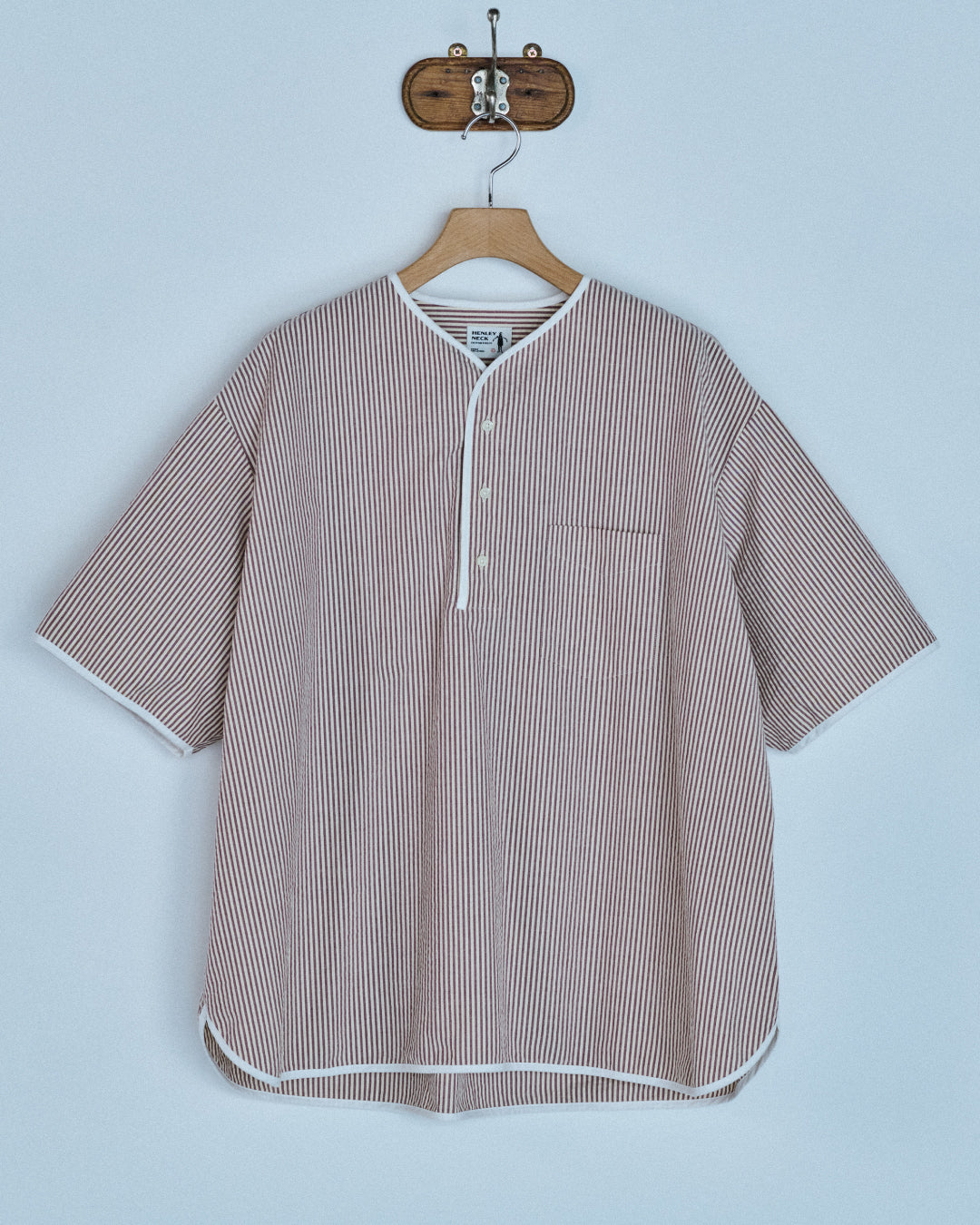 Henley Neck / Allen Sidogras