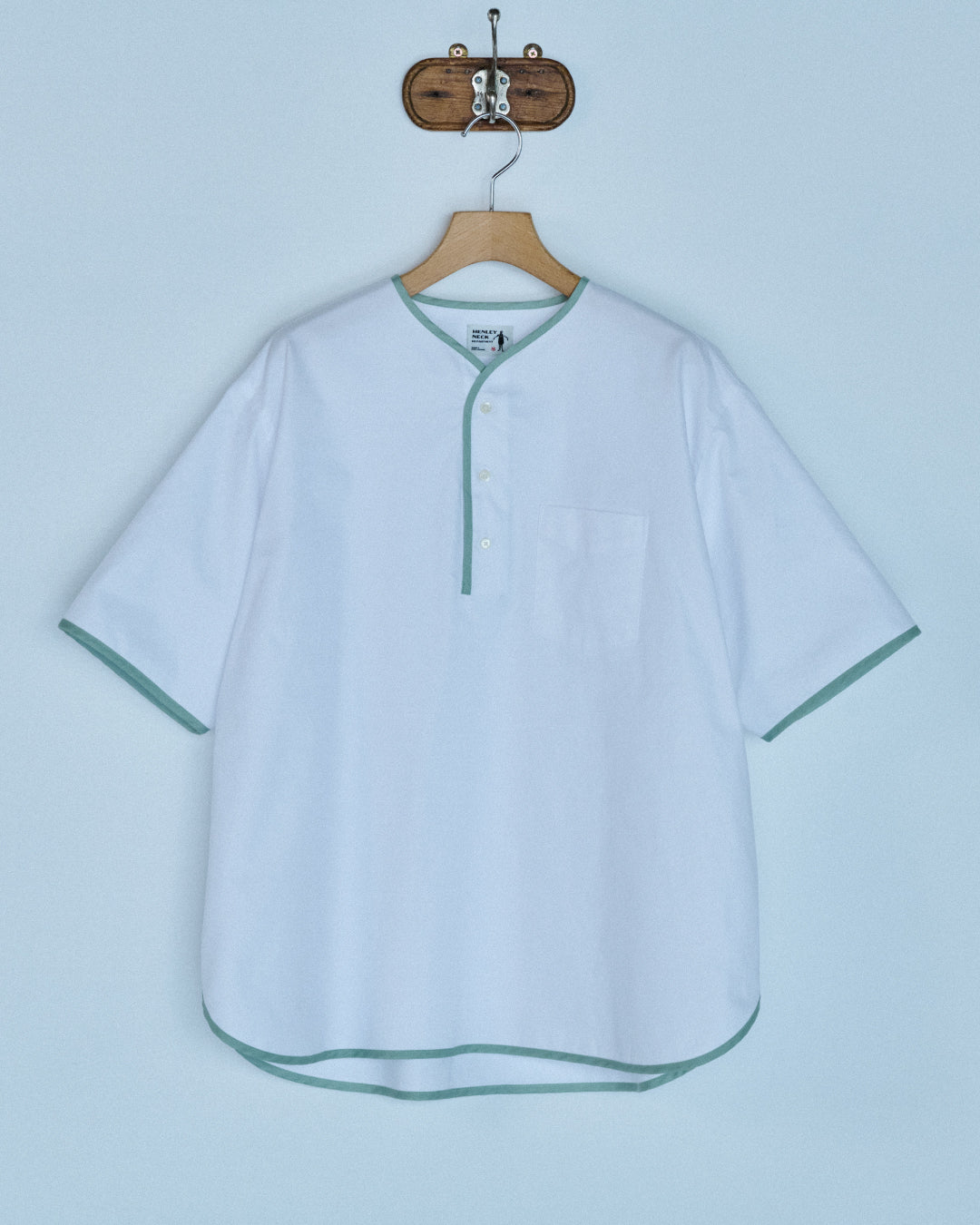 Henley Neck / Allen Sidogras