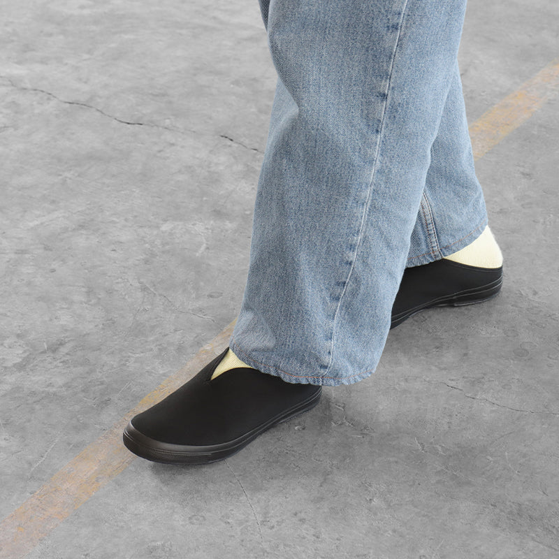Slit Mule / Black Mono