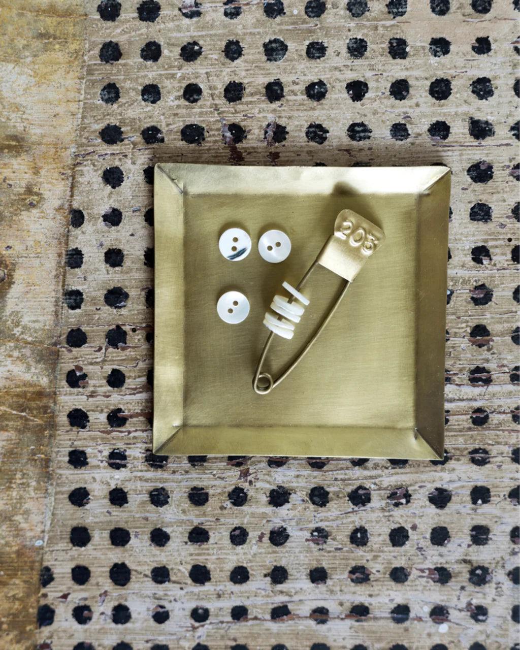 Fog linen work / Brass Number Pin