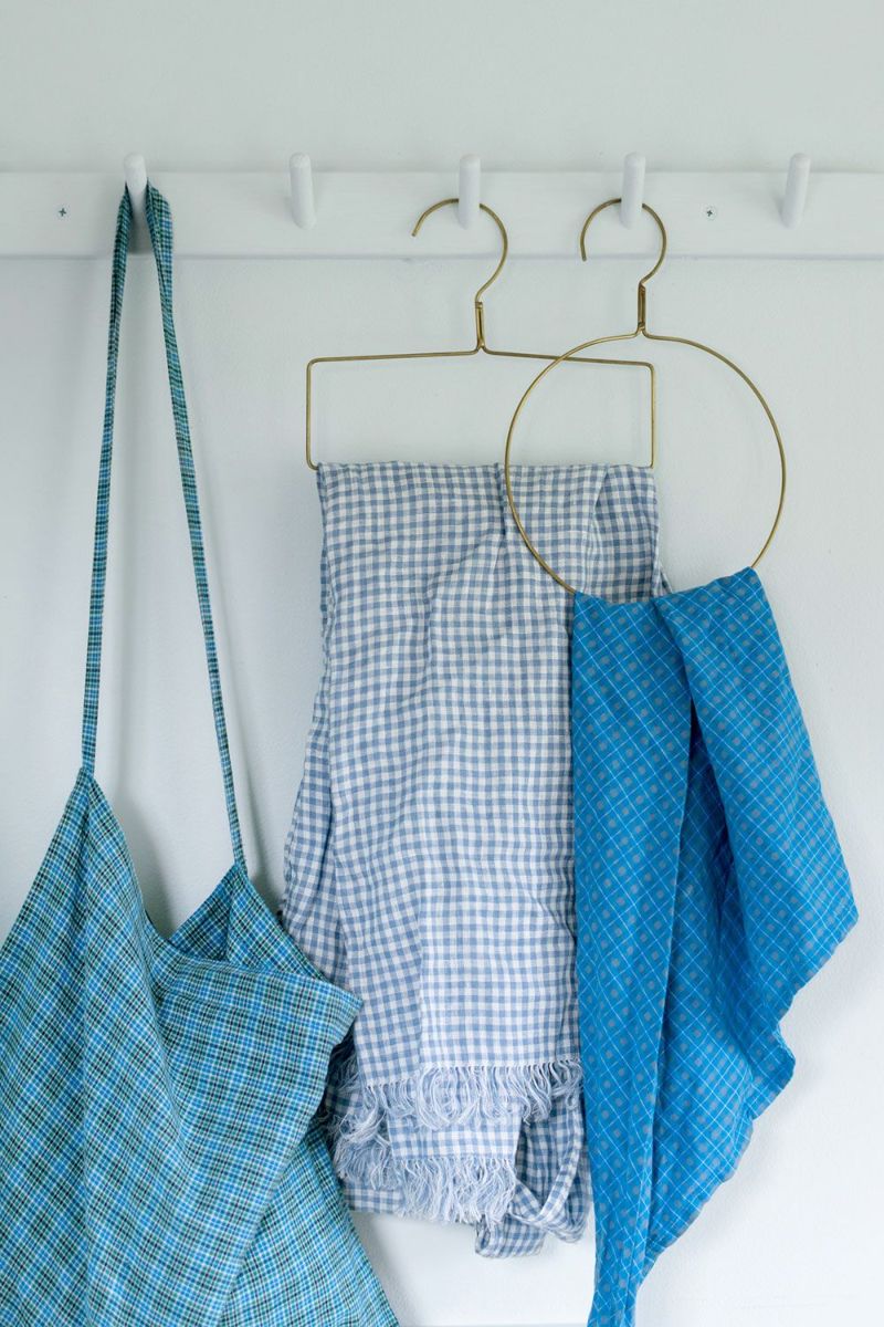 Fog linen work / Tie Hanger