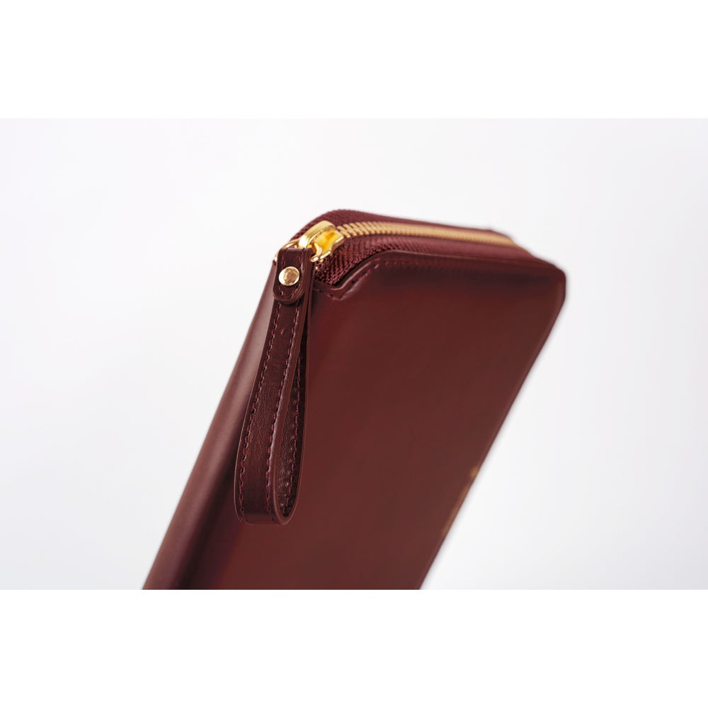 Close-up of the Amarone leather A6 planner cover's gold zipper and stitched leather pull tab.