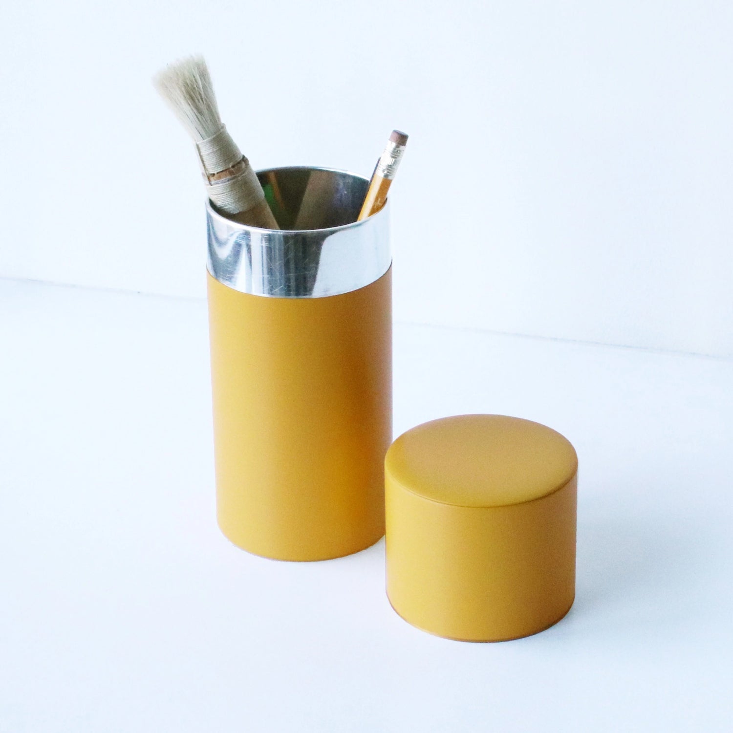 Tin Can Pen Tube / Papier Labo.