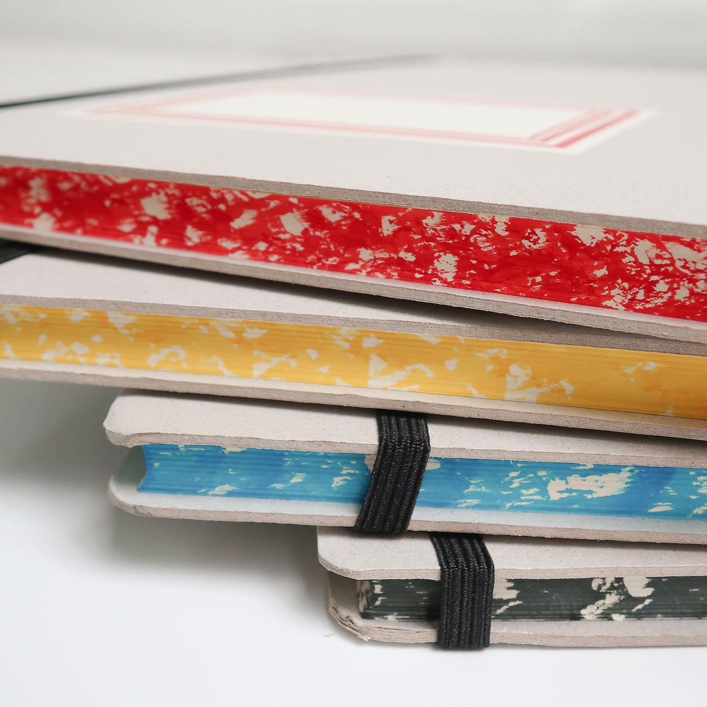 Cardboard Notebook with Band /A6 (EMILIO BRAGA)